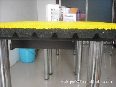 【特賣廣場專用T型溝槽防滑耐磨磚】價格,廠家,圖片,塑料、塑膠、橡膠地板,魏縣鳴仁橡膠制品mdash;&mdash;銷售一部-